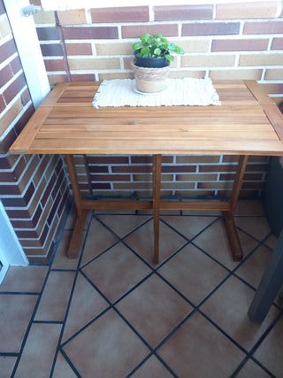Mesa de terraza de madera
