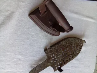 Plancha de hierro antigua con base