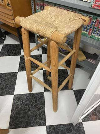 Taburete de enea artesanal