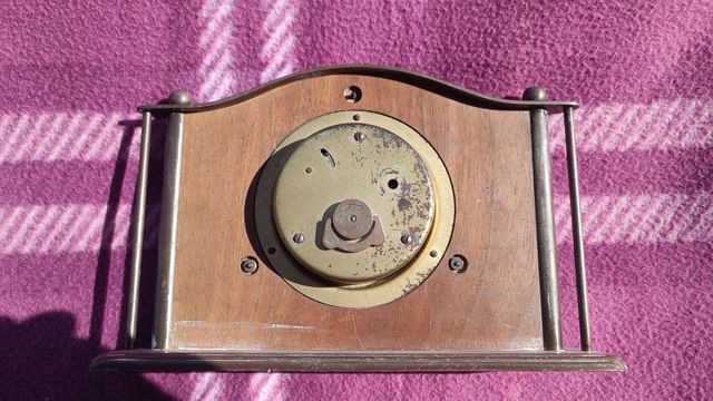 Orologio da tavolo antico in legno e metallo