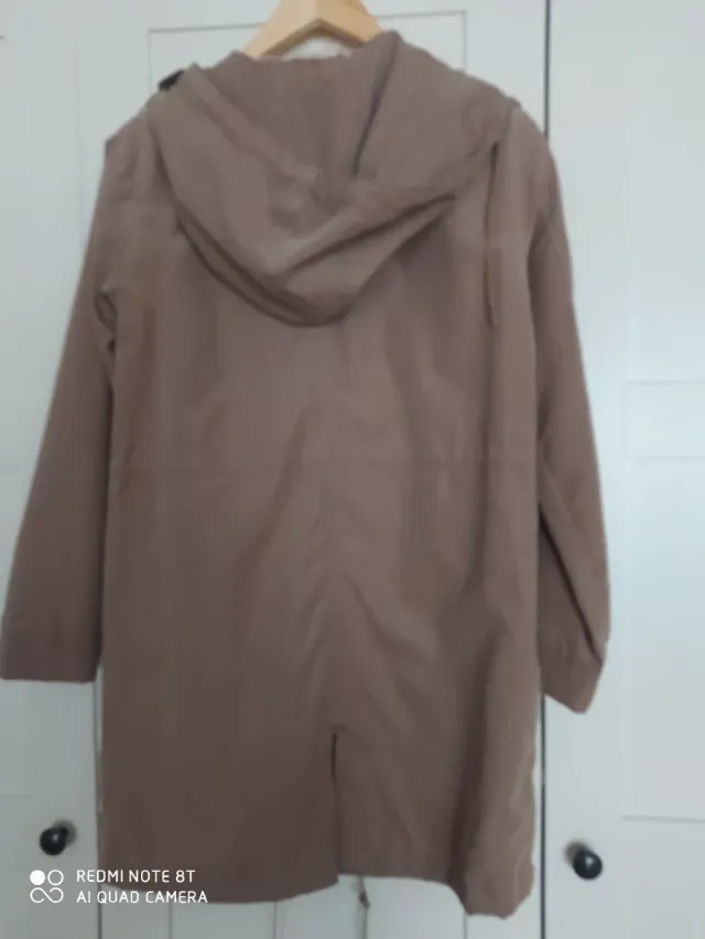 Gabardina entretiempo suave beige. 