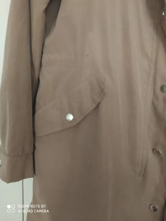 Gabardina entretiempo suave beige. 