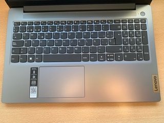 Lenovo IdeaPad Slim 3 15IAH8