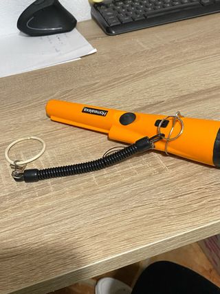 Detector de metales naranja