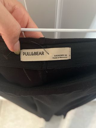 Pantalón negro pata elefante Pull&Bear