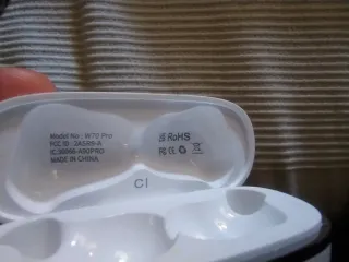 Caja de auriculares W70 Pro