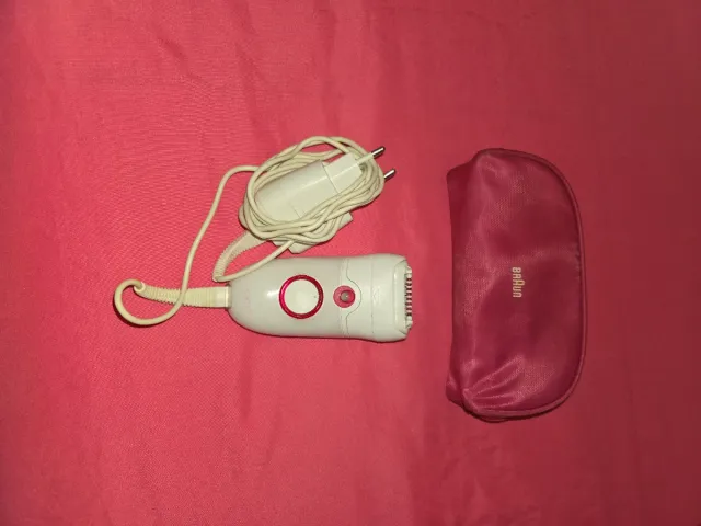Depiladora Braun Blanca y Rosa