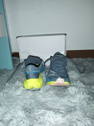 Zapatillas running Saucony, placa de carbono