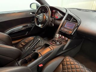 AUDI R8 4.2 FSI V8 quattro R tronic (Diseño V10)