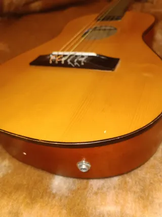 Chitarra acustica classica  piccola elettrica