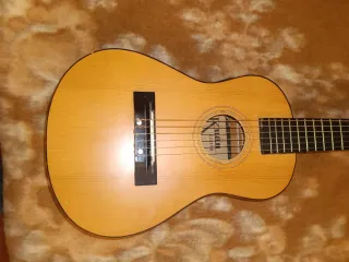 Chitarra acustica classica  piccola elettrica