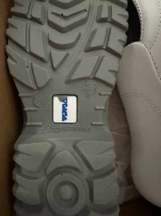 Zapatos de trabajo VIANA blancos y grises