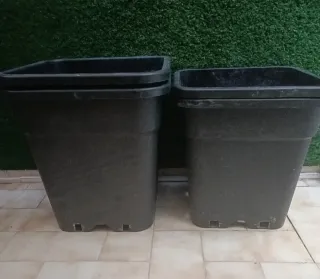 Macetas plástico duro con sus platos