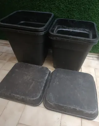 Macetas plástico duro con sus platos