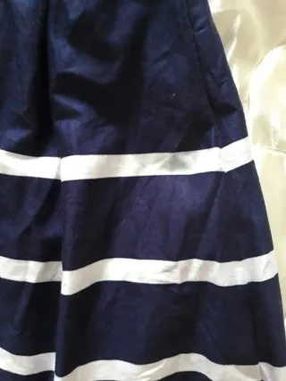 Abito a righe blu e bianche