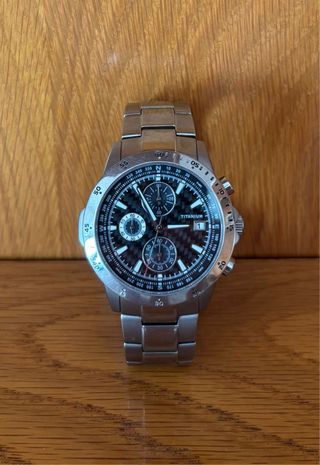 Reloj Titanium Cronógrafo Negro y Plateado