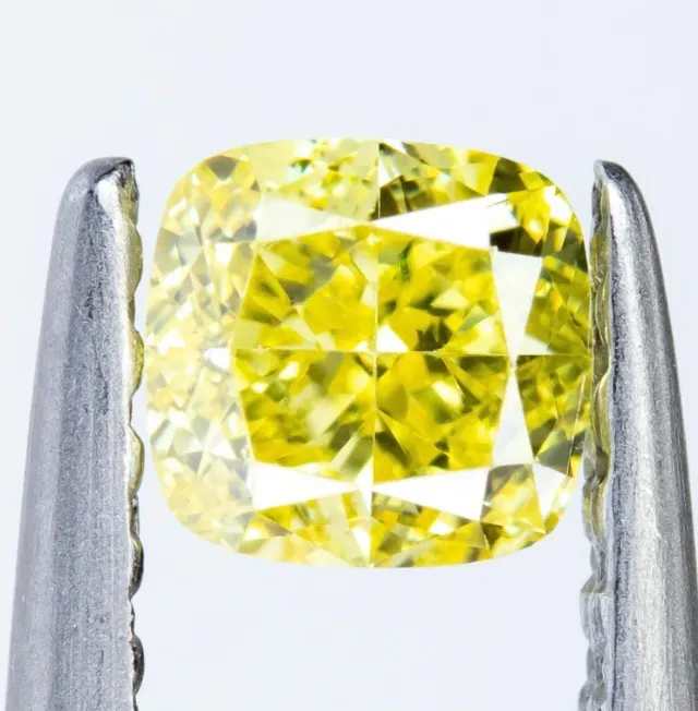 Diamante Naturale Fancy Giallo Intenso 0.39 ct VS2