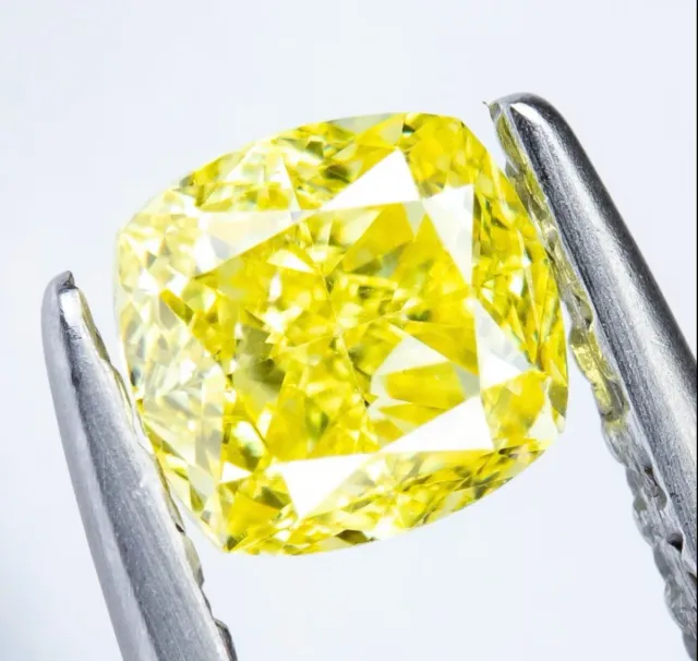 Diamante Naturale Fancy Giallo Intenso 0.39 ct VS2