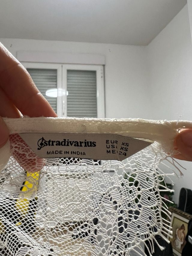 Blusa blanca encaje transparente espalda