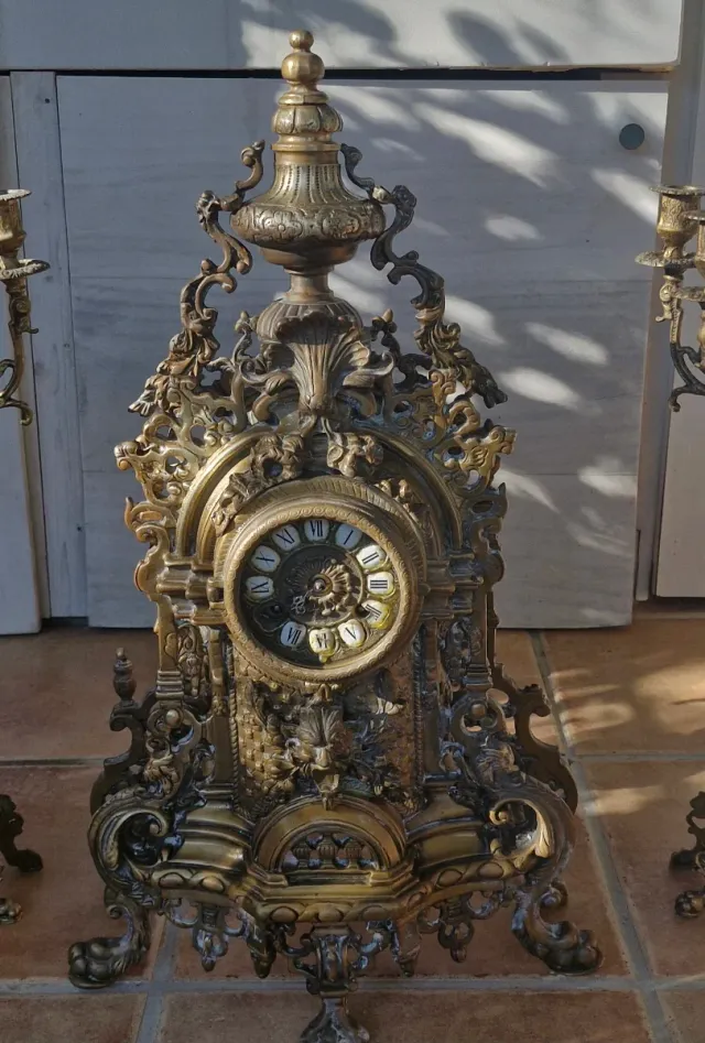 Reloj de sobremesa antiguo