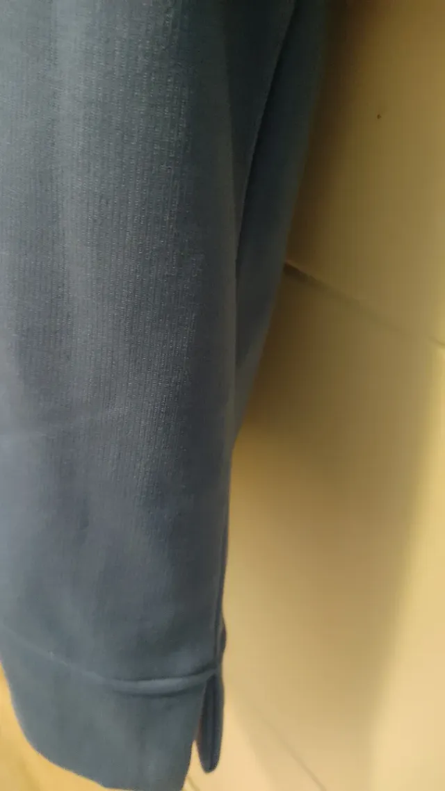 Sudadera Zara azul con cremallera etiqueta