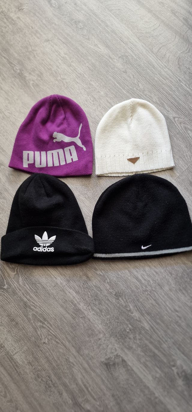 LOTE DE GORROS DISTINTAS MARCAS