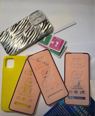 Lote iPhone 11: 2 Fundas + 3 Protectores