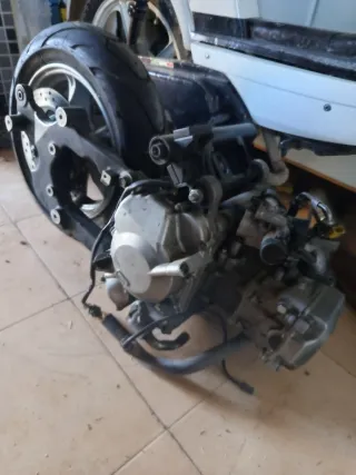 Se vende Motor completo 125 20. Km