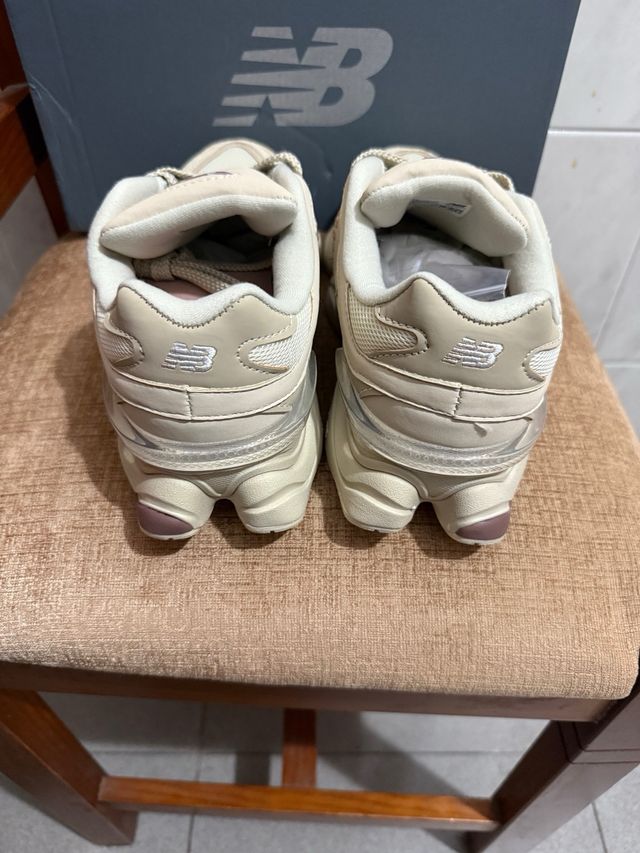 Tênis New Balance 9060 Bege Rosa