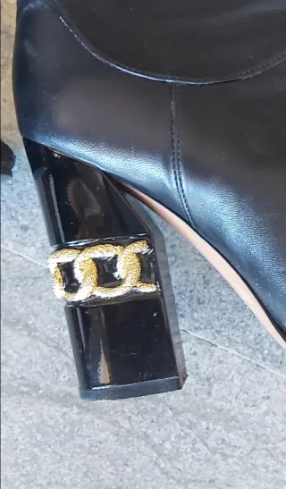 Stivali Casa Dei neri con tacco oro