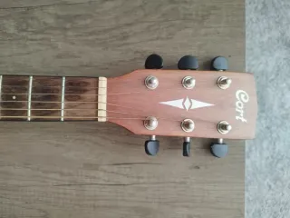 Guitarra Cort Izquierda