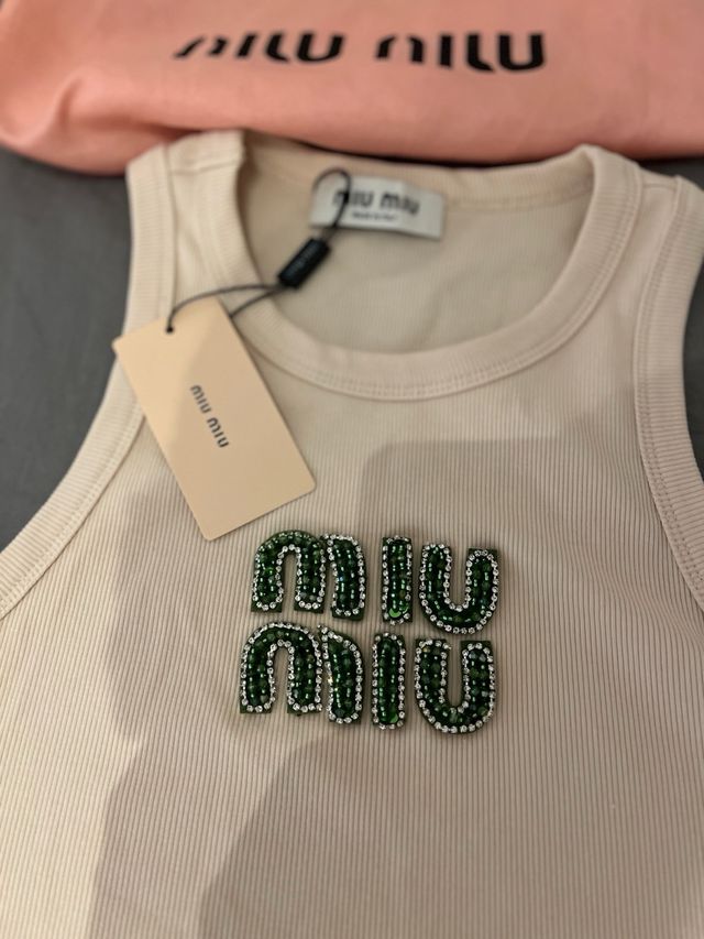 Top Miu Miu Beige con Logo