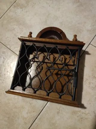 Portachiavi in legno e ferro battuto