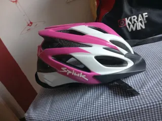 Casco de bici rosa y blanco talla s/ m