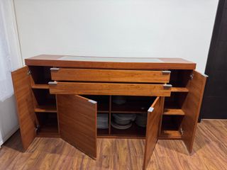 Elegante buffet in legno massello di ciliegio