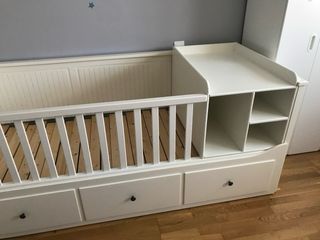 Cuna convertible Hemnes con cambiador