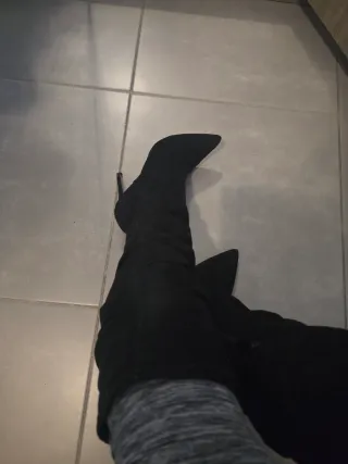 Stivali scamosciati neri tacco alto