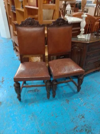 2 Sillas Antiguas de Cuero y Madera