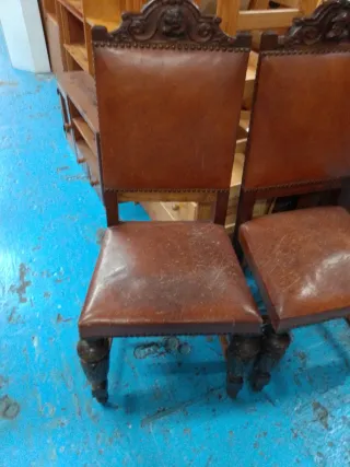 2 Sillas Antiguas de Cuero y Madera