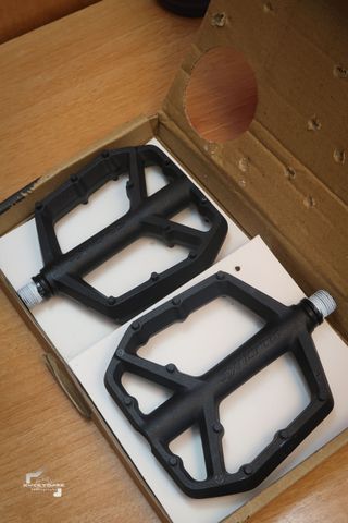 Pedales Planos SYNCROS Squamish III [MTB] (Nuevos)