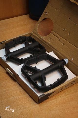 Pedales Planos SYNCROS Squamish III [MTB] (Nuevos)