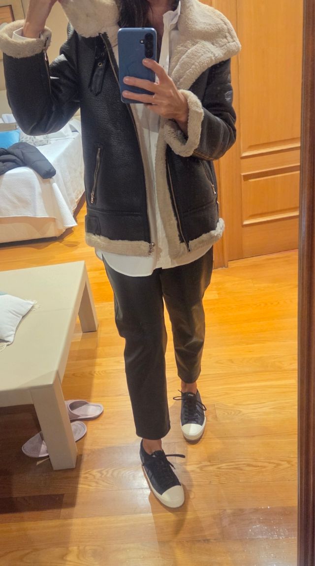 Cazadora Zara efecto piel forrada