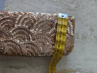 Bolso de fiesta lentejuelas dorado.