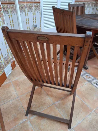 Conjunto mesa y sillas madera tropical