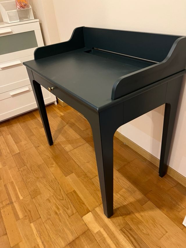 Consola con cajón verde y dorado