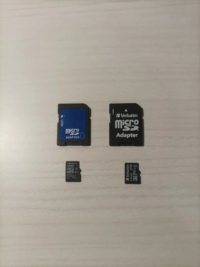2 schede microSD da 32 GB con adattatore