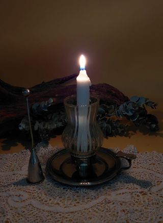 Bugia in metallo con lume in vetro