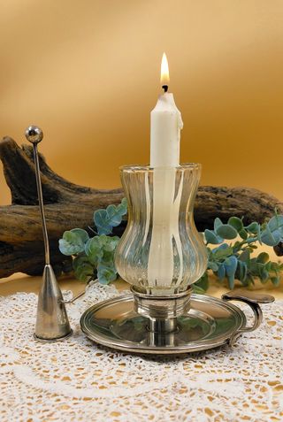 Bugia in metallo con lume in vetro