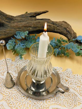 Bugia in metallo con lume in vetro