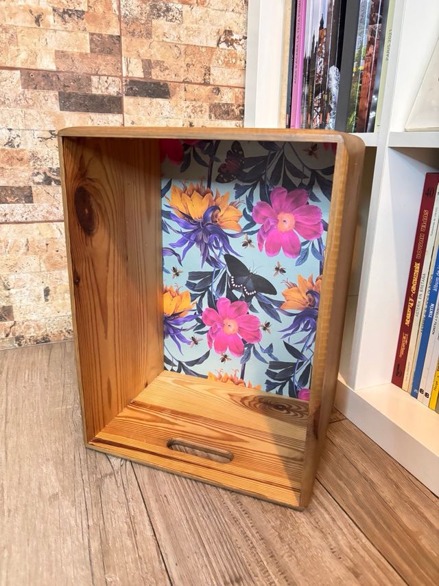 Caja de madera decorada